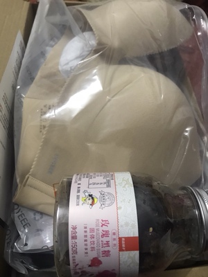 内衣穿了一段时间再来评价的,很不错哦,舒适度高,不过聚拢什么的就不要求了,还送了一瓶黑糖,女人必须品,贴心,哈哈哈哈 内衣穿了一段时间再来评价的,很不错哦,舒适度高,不过聚拢什么的就不要求了,还送了一瓶黑糖,女人必须品,贴心,哈哈哈哈