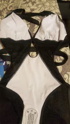 本人身高170 体重55,XL码 正常应该选L码,稍肥,长短合适,质量很好,款式很喜欢,由于后面的带有些肥,自己缩短了一下,很满意 本人身高170 体重55,XL码 正常应该选L码,稍肥,长短合适,质量很好,款式很喜欢,由于后面的带有些肥,自己缩短了一下,很满意