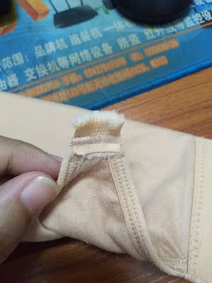 本来收藏了你们店铺的，感觉还行，给了好评，谁知试了是这种质量，回家试了，居然一下就断了，还没洗呢，太差了吧就这个质量