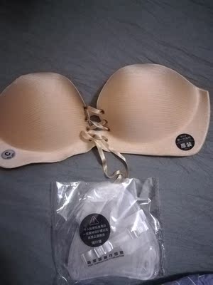 发货非常快  下单第三天就收到了。这个充气的隐形文胸很不错哦 充气很方便 粘性很好  不会掉