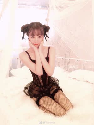 宝贝很好看质量很好哦～表白卖家嘤嘤嘤ovo，这个款对小胸的人很友好（捂脸），拍写真的时候被美女摄影师直夸，说我比好多女孩子都好看啊( ⊙ o ⊙ )啊！作为一个强迫症虽然看到盒子被压有点变形有点不开心哦，但是裙子的真的很棒