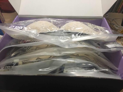 款式都炒鸡好看，双十二物流也很快，价格也很美丽，唯一不足的就是内衣有点偏厚