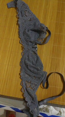 太薄了点，没有型，有一层薄的海绵会有型些！