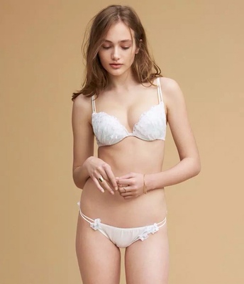 很好看很好看很好看，花花做的很立体，质量看起来不错，尺码刚好，罩杯有点小