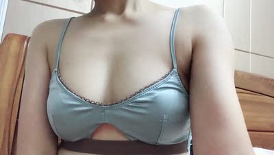 B罩杯，客服推荐S号，效果如此，没有束缚，很舒服。可做参考，请忽略副乳。