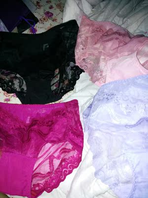 很薄,摸起很舒服,穿着很性感呢!赞 很薄,摸起很舒服,穿着很性感呢!赞