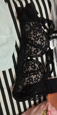 已经穿的一段时间她家内衣确实好看呢，而且质量也没有问题很美丽呢，我在网上买内衣跟少呢，那天看到这家店里面的内衣都好看就试试看买了几件，收到货很美腻呢，我推荐美眉们喜欢想买的快点下手吧，漂亮又实惠，真的很不错呢，大爱大爱大爱。