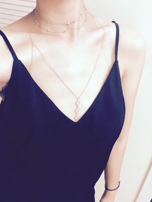 平胸戴也好看，把普通的裙子变得高级了很多，哈哈