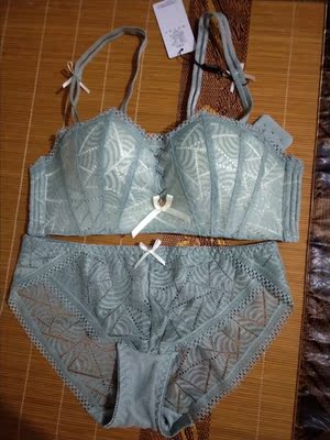 不错哦,不会很厚,穿的很舒适,蕾丝很软,手感很好,一次买了两套! 不错哦,不会很厚,穿的很舒适,蕾丝很软,手感很好,一次买了两套!