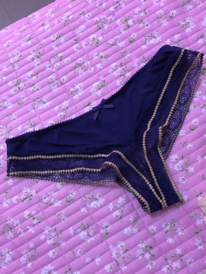 尺码买的偏大了，很薄，感觉不错，夏天穿不那么热