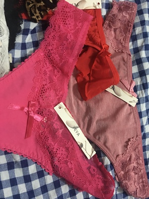 都收到啦。质量很满意,拍的时候卖家很耐心的帮忙挑选码数,开始拍错了两条不合适的码数卖家都有跟我说,建议我换小一点的,很耐心的帮我挑选适合我的码数,给卖家点赞!!!还有这家的价格是真的便宜啊,比在实体店买的便宜超级多的,质量也不会比实体店的差,发货速度很快,物流速度也不错,隔天就收到了,每条内裤都有单独的包装,这次购物的感觉非常棒!下次有需要还会来! 都收到啦。质量很满意,拍的时候卖家很耐心的帮忙挑选码数,开始拍错了两条不合适的码数卖家都有跟我说,建议我换小一点的,很耐心的帮我挑选适合我的码数,给卖家点赞!!!还有这家的价格是真的便宜啊,比在实体店买的便宜超级多的,质量也不会比实体店的差,发货速度很快,物流速度也不错,隔天就收到了,每条内裤都有单独的包装,这次购物的感觉非常棒!下次有需要还会来!