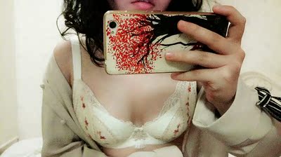 客服推荐的刚刚好，本来不想加图的，有点不敢，看到有些小姐姐发了图，我就只拍了近照，我以前一般穿c吧，去哪导购都说我外扩下垂推荐聚拢型的，但是了解奶糖派才知道并不是，我只是有胸距而已。最喜欢奶糖派的是很薄，不厚，夏天不会热，动一动也不会跑不会空杯。希望可以穿久点不要变形不要起球变黄，好用会追评的