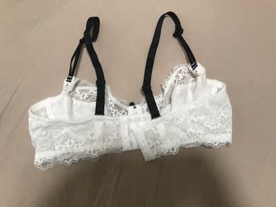 同一个款 都买了6件了 如果黑色有货 会一直买 特别好穿 夏天不热 冬天穿着也舒服 其他款也有买 还不错 好评