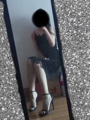 超级喜欢!!!这么便宜质量却完全没有打折!!!这么高的跟穿的也挺稳的,鞋面是哑光皮质的,看着高级,而且款式很正唉,穿着脚型很漂亮,这双鞋我不允许有人不买!!! 超级喜欢!!!这么便宜质量却完全没有打折!!!这么高的跟穿的也挺稳的,鞋面是哑光皮质的,看着高级,而且款式很正唉,穿着脚型很漂亮,这双鞋我不允许有人不买!!!