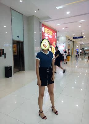 衣服弹性巨好，特别薄但是不透，反正很舒服而且特别显身材