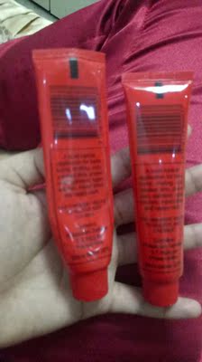 还行吧，比我带回来的木瓜膏的膏体颜色浅，但是外表一样。不知道是不是正品。有待考究。