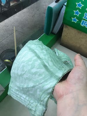 东西很漂亮，收到就试了一下，大小刚好，比在实体店划算多了