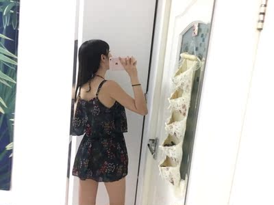 泳衣感觉不错，非常聚拢，与商家描述一致，客服态度很好，物流也很快，非常满意！