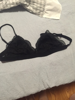 和想象中还是有点差距的。总体的还行吧，黑色的比较好些，白色的有点小透，夏天不能穿，只能冬天穿穿了。哎穿着玩玩吧&hellip;&hellip;