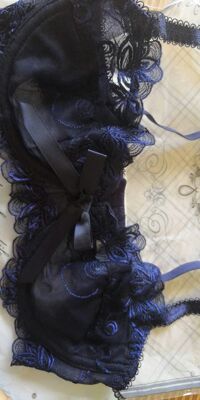 宝贝收到了，一下子买了两套面料很好穿的很舒服码数是标准的，在网上买很实惠去实体店可能一百多块钱一套-在网上一百块钱都可以买的两套了。满意