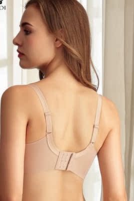 感觉还是适合小胸吧，需要重买。      穿着特别舒适，像没有在穿内衣一样，一丁点的束缚感都没有，出门也能穿，太棒啦。经济实惠还很健康，无钢圈的就是舒服，摸着很薄很舒服，外观很精致，看起来很上档次，我还会再来买的！很棒，值得购买！