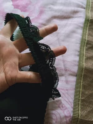 颜值高，蕾丝很不错，面料光滑，尺码标准！