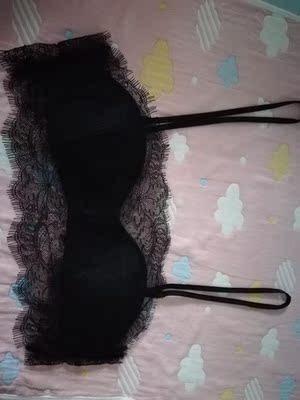 试穿了觉得有丢丢痒，不知道其他人有没有这种情况？价格真的有点小贵，之前在其他店买的类似的比这个便宜。另外 想说这个内衣做的衔接缝合处(如图二)有些粗糙真的不会觉得喇(la二声)得慌吗？最终还是选择留下，一是因为款式好看，为了搭先前买的有丢丢透视的上衣，二是因为实在太懒了不想来回倒腾。