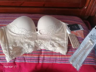 内衣回来就迫不及待的试了,上身效果很好,穿着也舒服,不下滑,还是无钢圈的好,上次买的有钢圈的太勒难受 内衣回来就迫不及待的试了,上身效果很好,穿着也舒服,不下滑,还是无钢圈的好,上次买的有钢圈的太勒难受