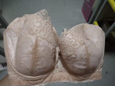 罩杯很合适，舒适度也可以，中间因为下胸围小一点我还调换了一次，客服解决问题很准确，物流也很快，非常满意