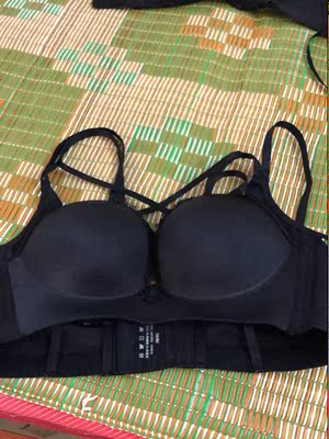 一开始我还担心拍大了，结果刚好合适，是我想要的效果，质量很好，加厚的穿起来变成波霸了、超喜欢这款，还会再购，亲们可以放心购买哦