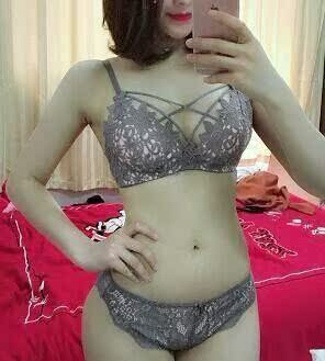 款式很漂亮丫,是正品来的。然后包装也很精细、穿上很舒服也聚拢,奈斯…… 款式很漂亮丫,是正品来的。然后包装也很精细、穿上很舒服也聚拢,奈斯……