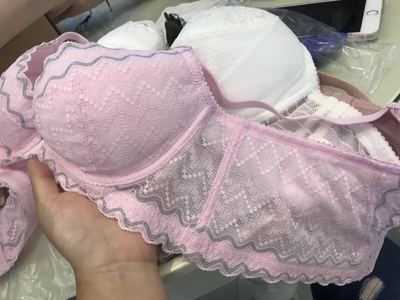 一开始买了两件 收到后很满意 又满了三件 蛮划算的