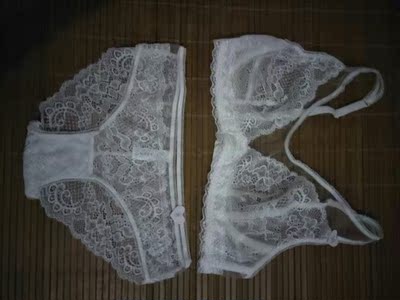 包装严密,盒子外面还有个袋子,没写是内衣,喜欢,白色的穿起来真是好看,薄薄的,也很舒服,趁着活动买,超级划算,竟然还在七夕前一天到,快递也是非常快了。 包装严密,盒子外面还有个袋子,没写是内衣,喜欢,白色的穿起来真是好看,薄薄的,也很舒服,趁着活动买,超级划算,竟然还在七夕前一天到,快递也是非常快了。