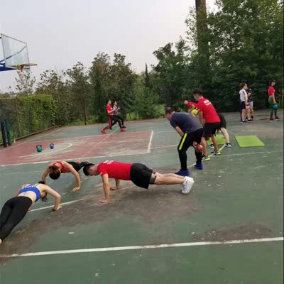 文胸裤子都是在恩心家配套买的，一套买很划算，还用了5元优惠券，一大早和朋友一起去参加户外体能训练，文胸稳定性很不错，裤子面料质感很好，透气性很好，虽然裤子里面有硅胶，但是还是很透气的，也很显瘦，值得入手的一套衣服