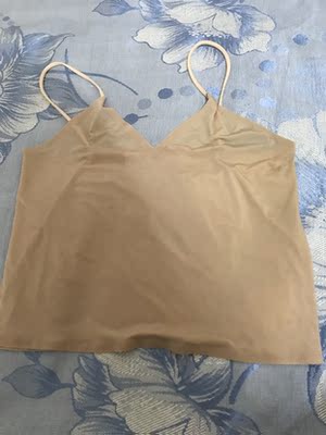 宝贝收到，穿在身上真的是超薄无痕，而且弹性很大，非常满意的一款吊带！