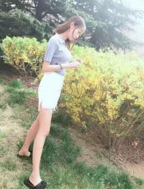 效果真的挺不错的,吃到现在胸部丰满了一些，光滑了很多，而且变得有弹性，没发现有副作用，坚持使用，没想到真的变大了，好开心