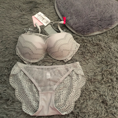 挺好看滴，感谢客服月月的帮我修改地址哦