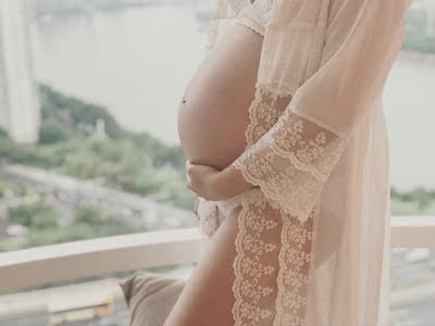 衣服很好很舒服。。。。。。朋友用手机给我拍的。，，，淘宝几年才知道原来评论85个字才会有积分。所以从今天到以后，这段话走到哪里就会复制到哪里。首先要保证质量啊，东西不赖啊。不然就用别的话来评论了。不知道这样子够不够85字。谢谢老板的认真检查。东西特别好，我不是刷评论的，我是觉得东西好我才买的，你会发现我每一家都是这么写的。因为复制一下就好了。