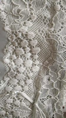 蕾丝很美，质地柔软，号码很正。