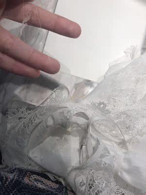 收到货穿了不到一周 整件衣服都在脱丝