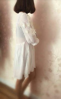 好漂亮的沙滩外套，蕾丝面料，穿着舒服，上面的花很漂亮，80斤s合适，在过段时间天气暖和一点就可以美美的穿上啦！