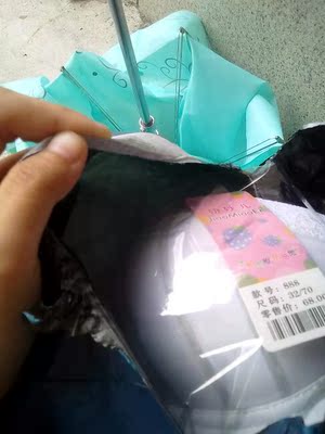 这个包装我也是服了，建议改善一下，卖家就不怕压坏吗 左右不太对称，