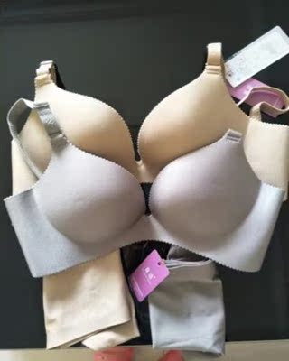 我在公-众-呺嗖:S H K 779 太划算了。。。才9.9,,,。。。快去令晚了没有哦。。。。。买过好几个这家的胸罩了,穿起很舒服,肩带不会掉,也不会往上爬。现在我以前买的胸罩都没穿了,以后就在她家买了。真的是物超所值!实惠又好穿!开心开心??还有啊,多说一句,快递特别给力! 内衣真的不错 手感挺好 颜色好看 薄厚正好 无钢托穿着舒服 还想买个黑色 宝贝很漂亮,面料丝滑透气,穿着舒服。开始没听店家建议的型号,结果宝贝穿上不合身,跟店家沟通后,很快新就换回我很满意的宝贝了。由于店家很贴心地服务,才有这次愉快的购物。另外,快递很快,天气炎热,道一声:你们辛苦了。下次还会来店家购物的。 宝贝不错以后买文胸就你家了,聚拢又舒适贴心又细心瞧瞧送的加长扣和香包真是舒心,我是个懒人买东西不是特满意的话就不爱评价所以姐妹们不用费神去找哪家店了这家店买了一定不会后悔,内衣面料很舒服,孕期穿也很舒服哦,聚拢效果也不错,不犹豫再回购一套黑色还行,标准码,质量也挺好的,这个价值比实体店便宜,本来买一件的,但两件更实惠,所以购了两件,满意的一次购物,下次还要介绍朋友来。 我在公-众-呺嗖:S H K 779 太划算了。。。才9.9,,,。。。快去令晚了没有哦。。。。。买过好几个这家的胸罩了,穿起很舒服,肩带不会掉,也不会往上爬。现在我以前买的胸罩都没穿了,以后就在她家买了。真的是物超所值!实惠又好穿!开心开心??还有啊,多说一句,快递特别给力! 内衣真的不错 手感挺好 颜色好看 薄厚正好 无钢托穿着舒服 还想买个黑色 宝贝很漂亮,面料丝滑透气,穿着舒服。开始没听店家建议的型号,结果宝贝穿上不合身,跟店家沟通后,很快新就换回我很满意的宝贝了。由于店家很贴心地服务,才有这次愉快的购物。另外,快递很快,天气炎热,道一声:你们辛苦了。下次还会来店家购物的。 宝贝不错以后买文胸就你家了,聚拢又舒适贴心又细心瞧瞧送的加长扣和香包真是舒心,我是个懒人买东西不是特满意的话就不爱评价所以姐妹们不用费神去找哪家店了这家店买了一定不会后悔,内衣面料很舒服,孕期穿也很舒服哦,聚拢效果也不错,不犹豫再回购一套黑色还行,标准码,质量也挺好的,这个价值比实体店便宜,本来买一件的,但两件更实惠,所以购了两件,满意的一次购物,下次还要介绍朋友来。