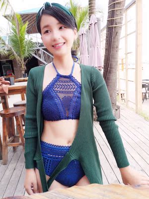 蕾丝设计很性感,这个颜色超显肤色白皙,除了没有胸其他都很好。哈哈!泳裤刚好可以遮小肚子,挂脖的上衣插肩显瘦!反正就是好美好美,看图就知道。 蕾丝设计很性感,这个颜色超显肤色白皙,除了没有胸其他都很好。哈哈!泳裤刚好可以遮小肚子,挂脖的上衣插肩显瘦!反正就是好美好美,看图就知道。