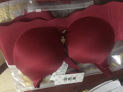 宝贝包装高档，还有个纸盒装着不怕寄過來変形，穿着舒服