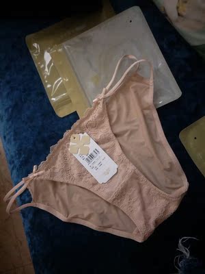 宝贝很好,好性感质量也很好;布料摸上去好舒服凉凉的! 宝贝很好,好性感质量也很好;布料摸上去好舒服凉凉的!