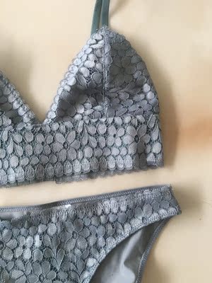 店家发货很快,宝贝收到了,质量很好,颜色很好看,显肤色很白,蕾丝花很精致,尺码刚好,好评 店家发货很快,宝贝收到了,质量很好,颜色很好看,显肤色很白,蕾丝花很精致,尺码刚好,好评