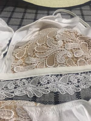 身高163cm，体重47kg，看了评论说偏小于是买了M的，稍微有点大不过也能穿，马上要出游了就不换了，泳衣质量ok，准备去泰国旅游的时候穿