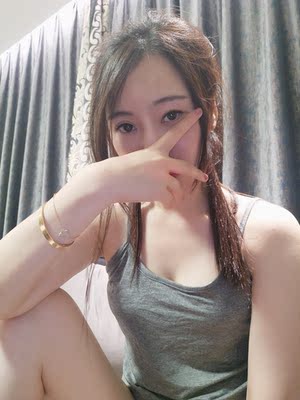 嘎嘎！衣服上身敲舒服～～莫代尔面料也是软软哒～款式简约不失sex～～