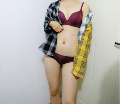 我买的内衣清洗没褪色,这一点差点忘记了~~罩杯尺码合身,大小合适。很舒服。超级划算的,宝贝很好看,摸起来非常的舒服贴身穿着很放心,很舒服聚拢效果也很赞,打开包装没什么味道一看就是好料子的,穿上很聚拢,和我在专卖店试穿的效果一样一样的,价格便宜不少,绝对的好评,内衣料子也很好,摸上去很舒服,罩杯薄刚刚好 更聚拢更透气,颜色看着很高档有气质,很满意,与图片相符一致,物有所值.做工细致,款式面料满意哦,给个大大的赞 我买的内衣清洗没褪色,这一点差点忘记了~~罩杯尺码合身,大小合适。很舒服。超级划算的,宝贝很好看,摸起来非常的舒服贴身穿着很放心,很舒服聚拢效果也很赞,打开包装没什么味道一看就是好料子的,穿上很聚拢,和我在专卖店试穿的效果一样一样的,价格便宜不少,绝对的好评,内衣料子也很好,摸上去很舒服,罩杯薄刚刚好 更聚拢更透气,颜色看着很高档有气质,很满意,与图片相符一致,物有所值.做工细致,款式面料满意哦,给个大大的赞